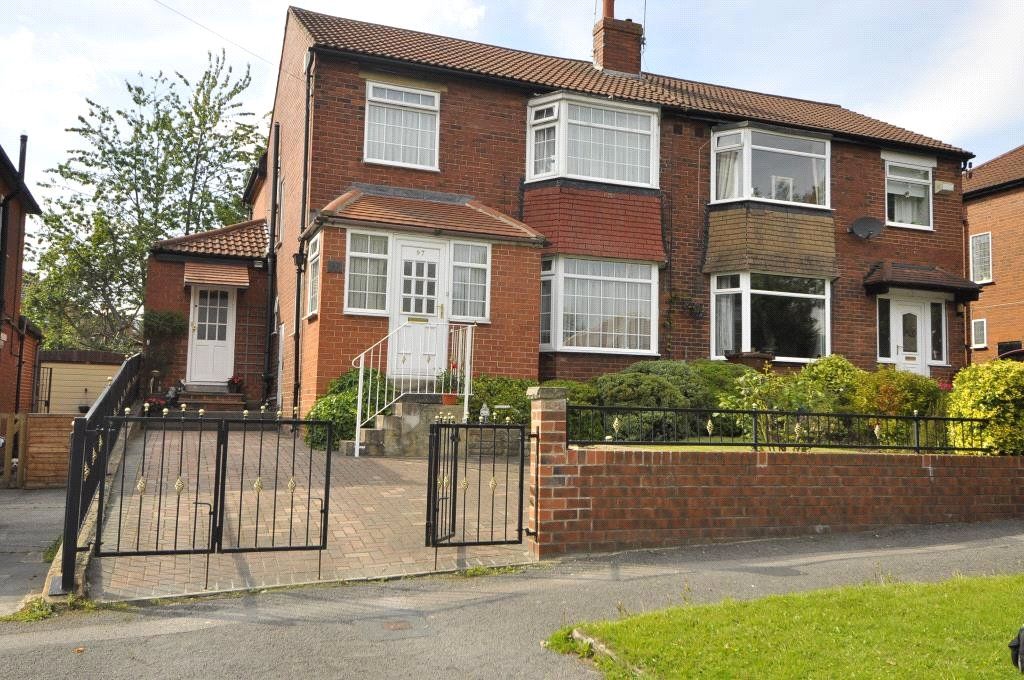 4 bed semidetached house for sale in The Avenue, Alwoodley, Leeds