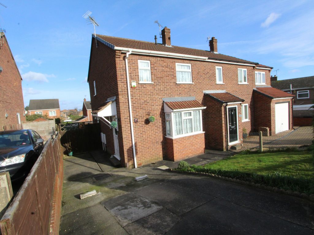 3 bed semidetached house for sale in Winborne Close, Mansfield, Notts