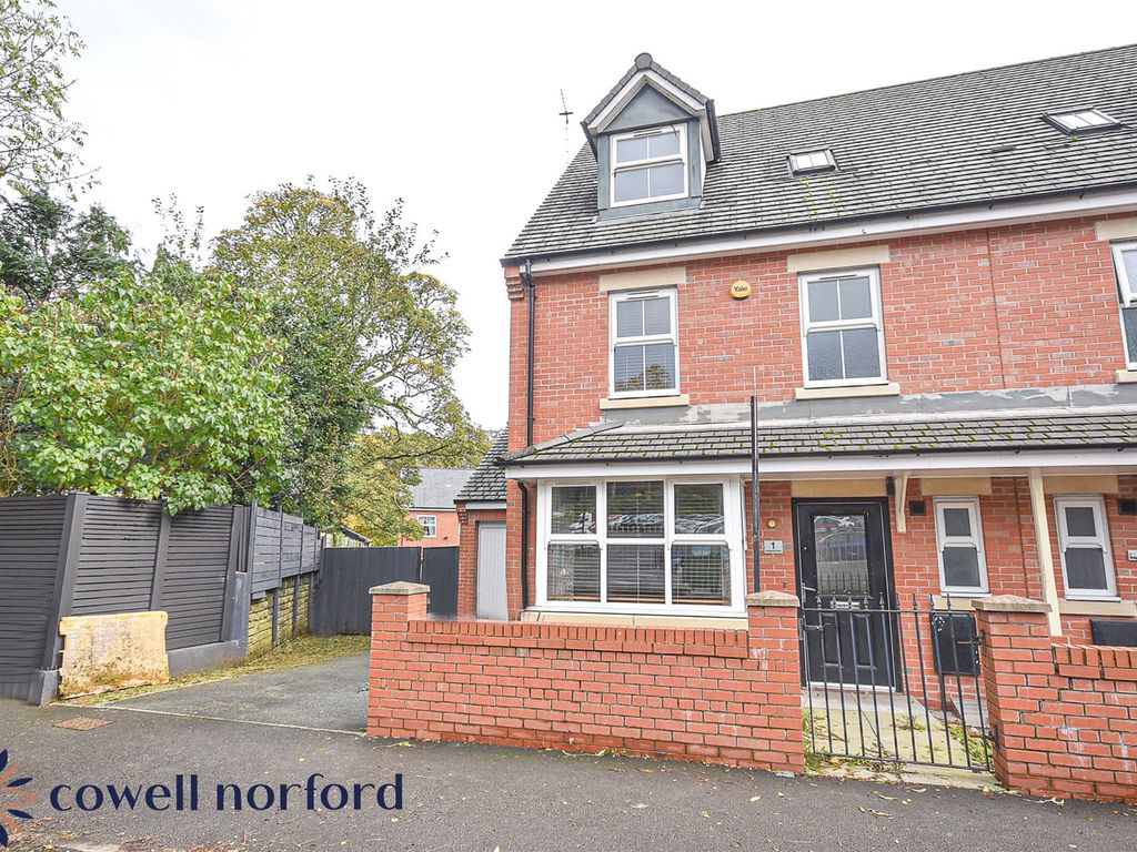 4 bed semidetached house for sale in Bridgefold Road, Rochdale