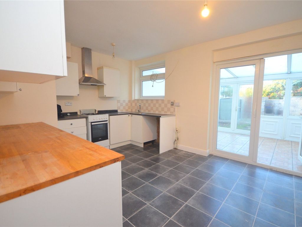 3 bed terraced house to rent in Upminster Road South, Rainham, Essex