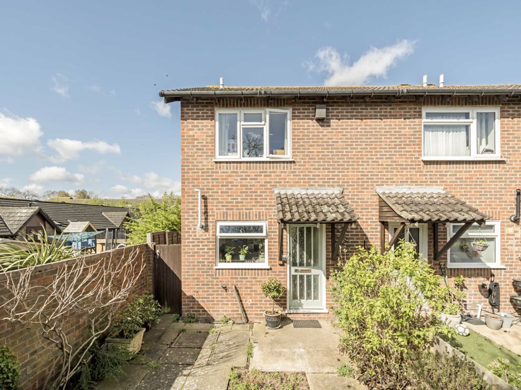 2 bed property for sale in Stevens Close, Hampton TW12, £389,950 Zoopla