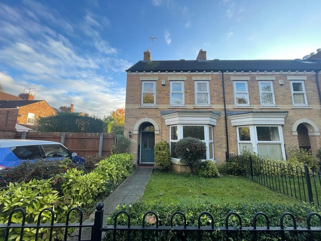 3 bed terraced house to rent in Sanderson Close, Hull HU5, £825 pcm