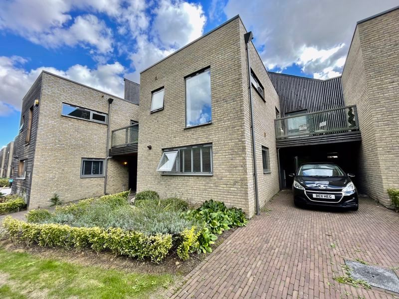 4 bed semidetached house to rent in Woodland Way, Newhall, Harlow CM17