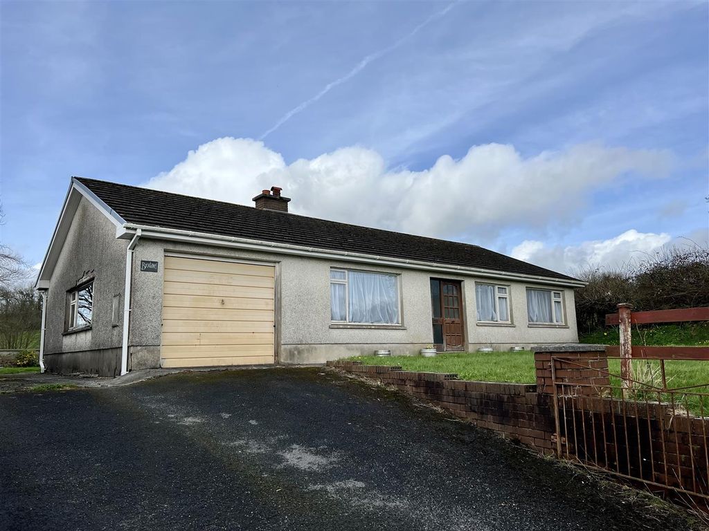 3 bed detached bungalow for sale in Penybanc, Llandeilo SA19, £270,000