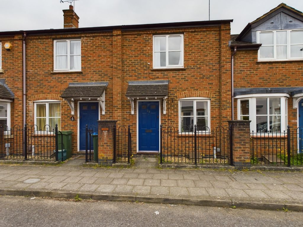 2 bed terraced house for sale in Mill Meadow, Fairford Leys, Aylesbury