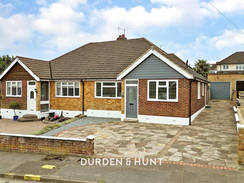 3 bed semidetached bungalow for sale in Westbourne Drive, Brentwood