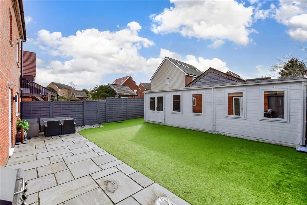 5 bed detached house for sale in Main Road, Longfield, Kent DA3, £