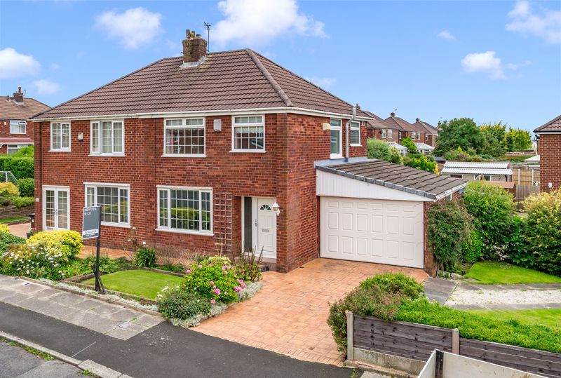 3 bed semidetached house for sale in Chetwyn Avenue, Bromley Cross