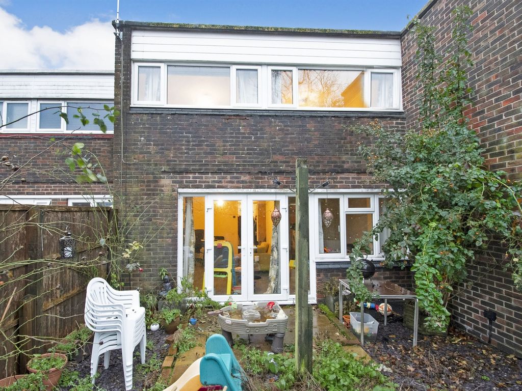 Turnpike Place, Crawley RH11  