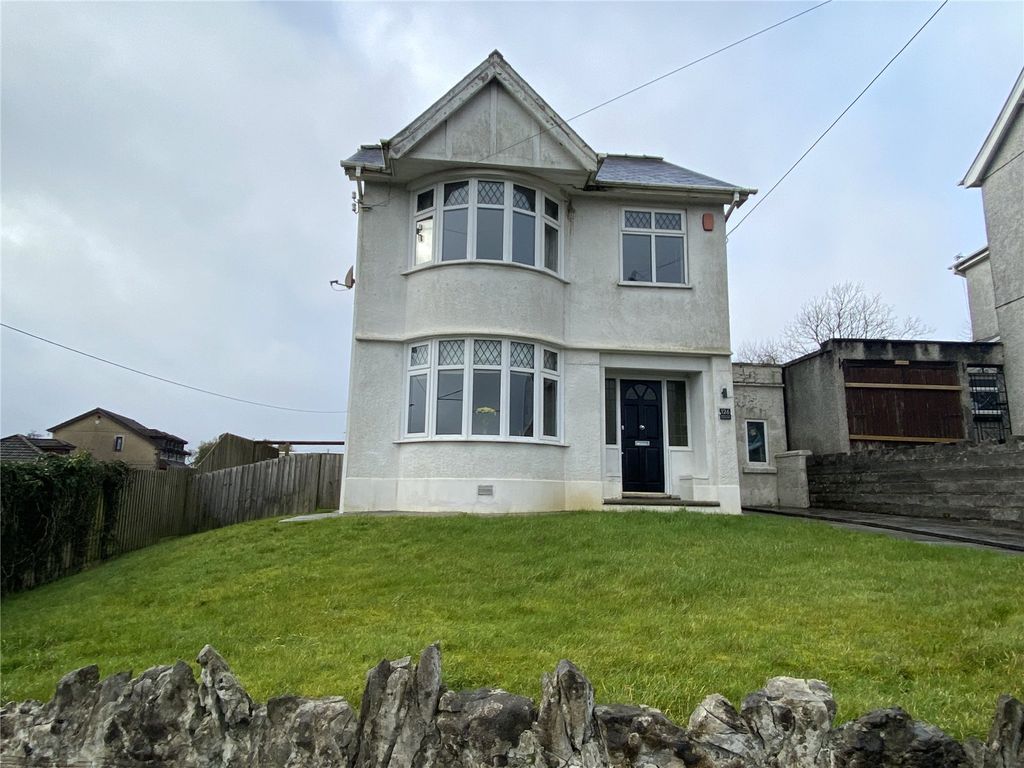 3 bed town house for sale in Waterloo Road, Capel Hendre, Ammanford