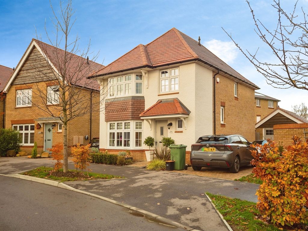 4 bed detached house for sale in Great Threads, Staplehurst, Tonbridge