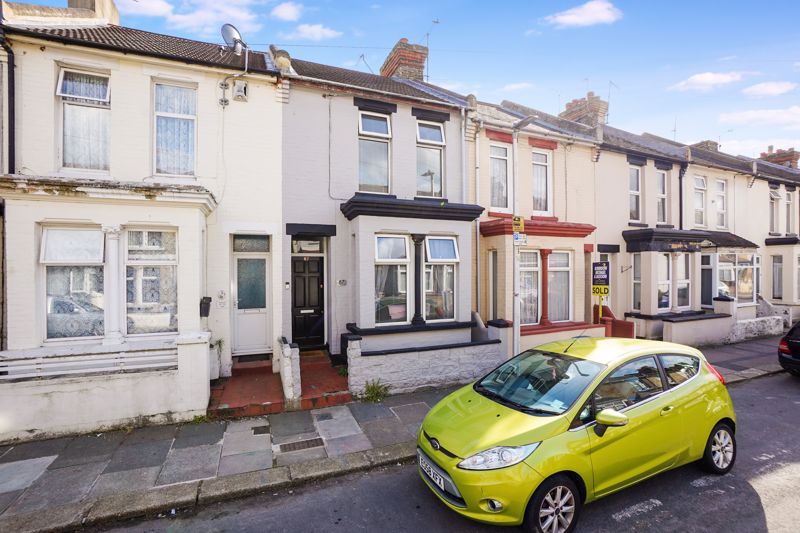 3 bed terraced house for sale in Priestfield Road, Gillingham ME7, £250,000 Zoopla