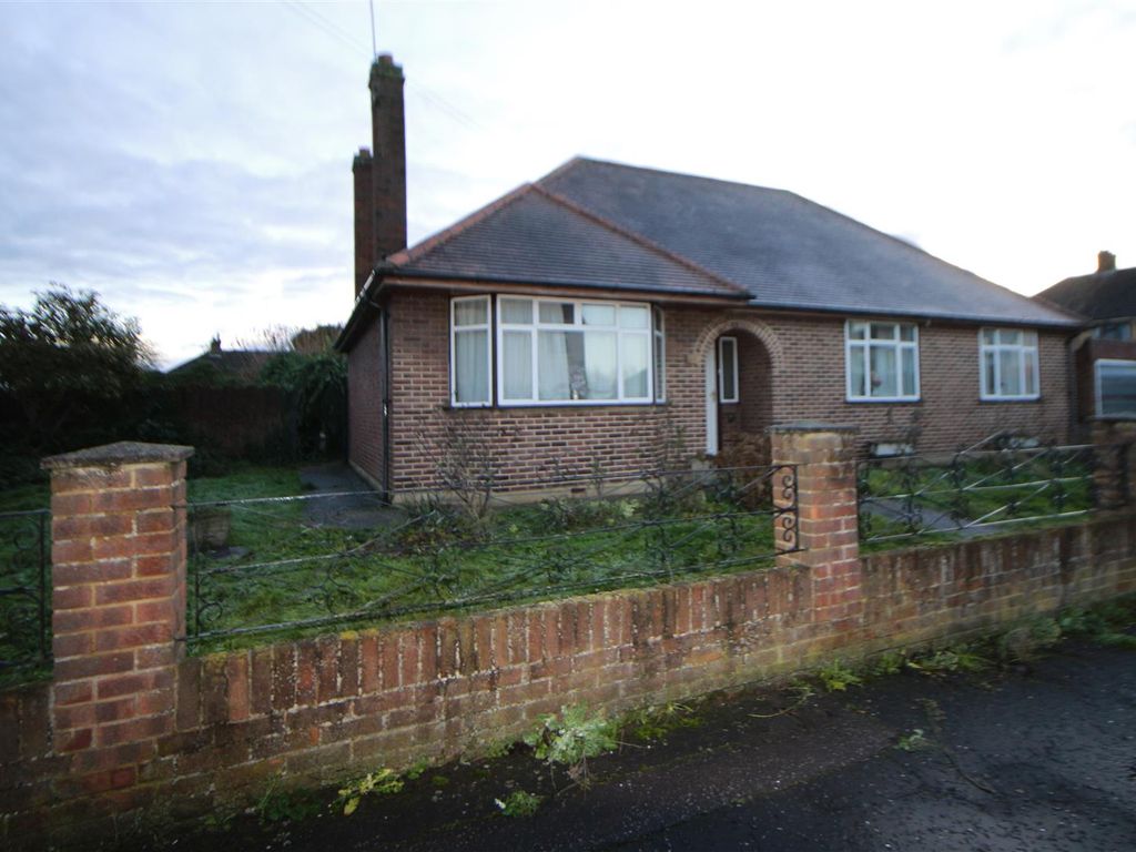 3 bed detached bungalow to rent in Townmead Road, Waltham Abbey EN9