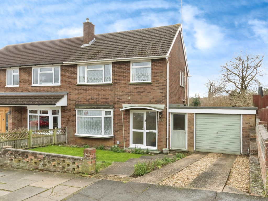 3 bed semidetached house for sale in Ninesprings Way, Hitchin