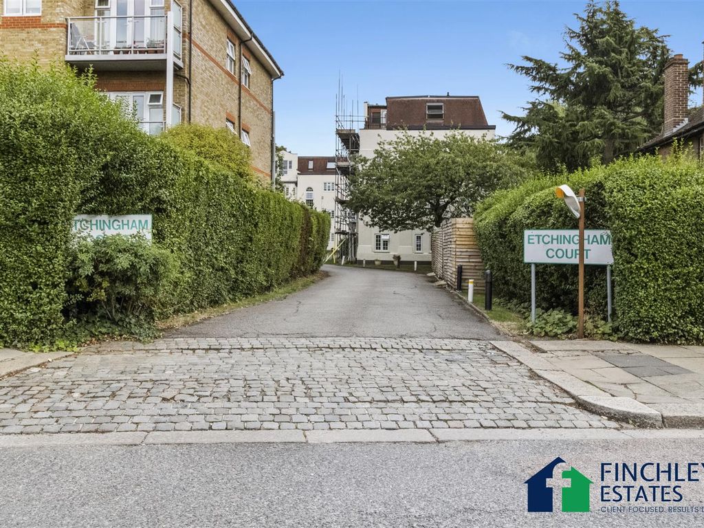 2 bed flat for sale in Etchingham Court, Etchingham Park Road, Finchley