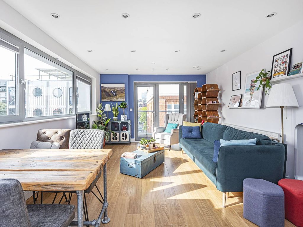 1 bed flat for sale in Christian Street, Tower Hamlets, London E1, £