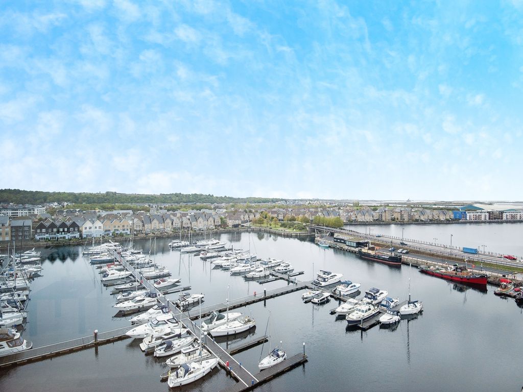 2 bed flat for sale in Marina Point East, Chatham Quays, Chatham ME4, £