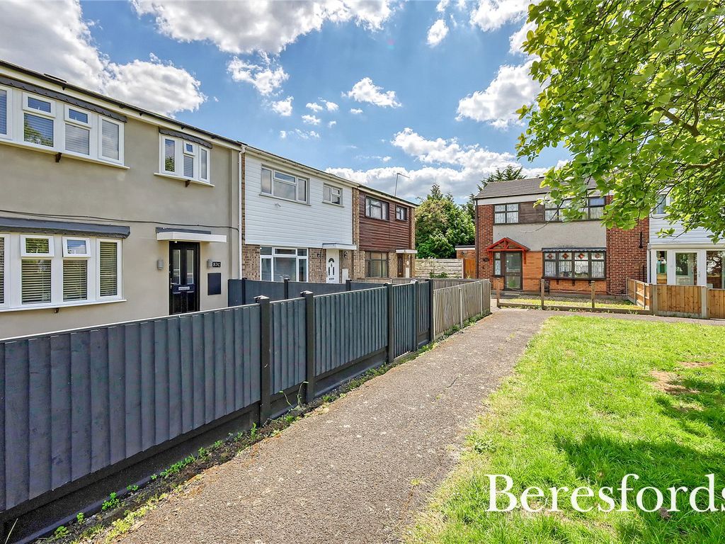 3 bed terraced house for sale in Heaton Avenue, Romford RM3, £400,000