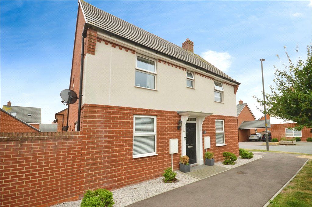 3 bed semidetached house for sale in Sorrel Way, Broughton, Aylesbury