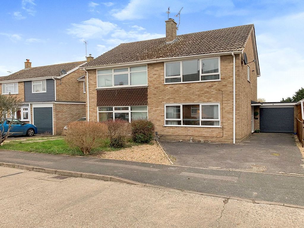 3 bed semidetached house for sale in Volunteer Road, Theale, Reading