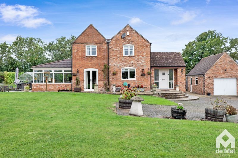 4 bed farmhouse for sale in AstonOnCarrant, Tewkesbury GL20, £700,000