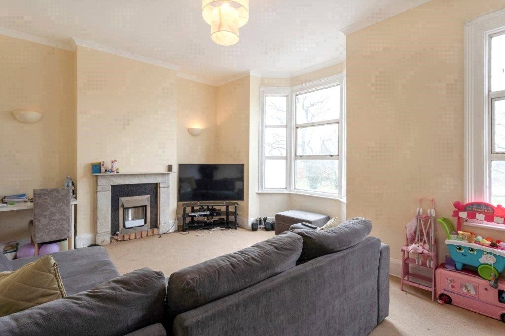 2 bed flat for sale in Woodford Road, London E7 Zoopla