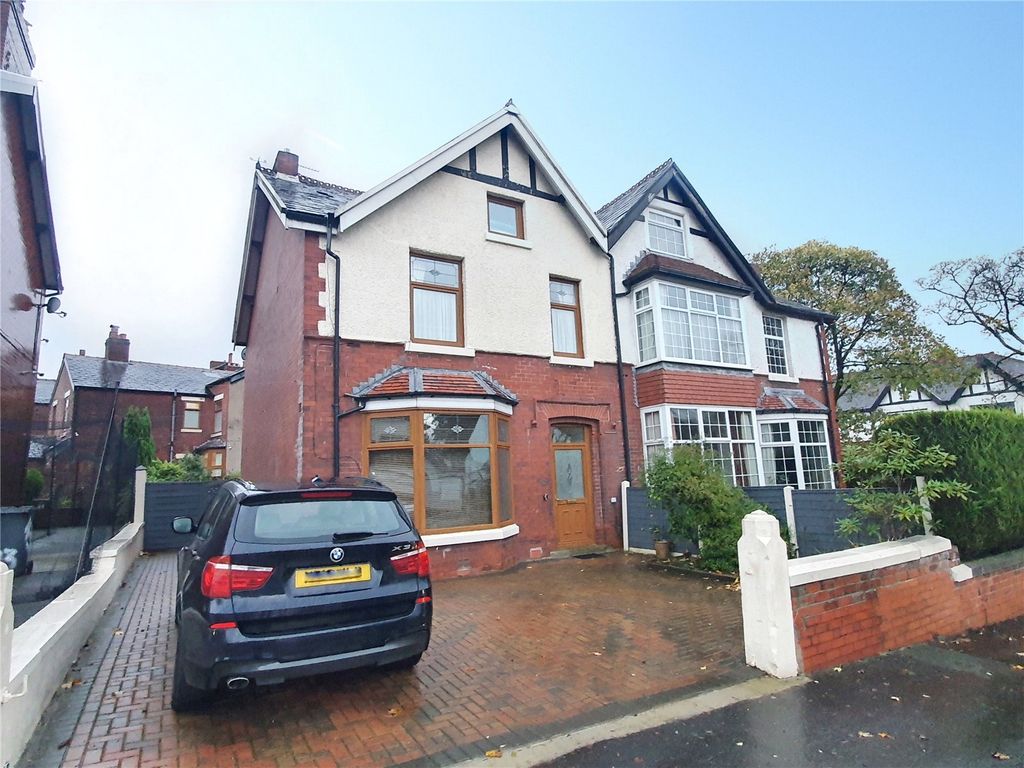 5 bed semidetached house for sale in Buncer Lane, Blackburn