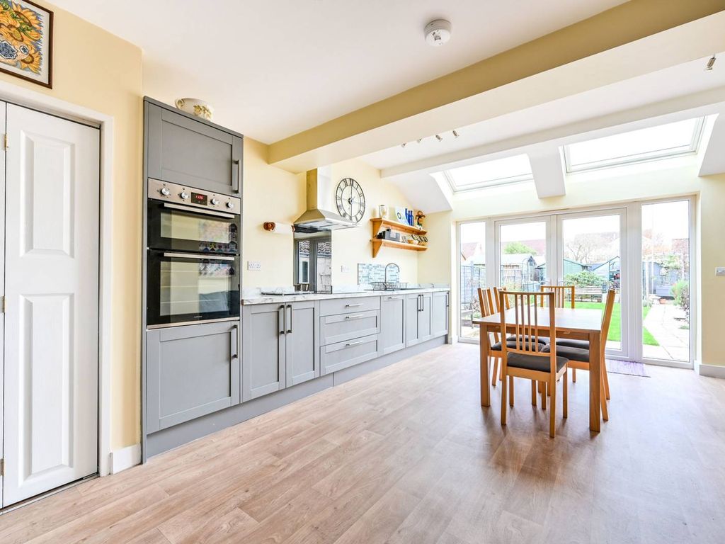 3 bed semidetached house for sale in Worplesdon Road, Guildford GU2, £