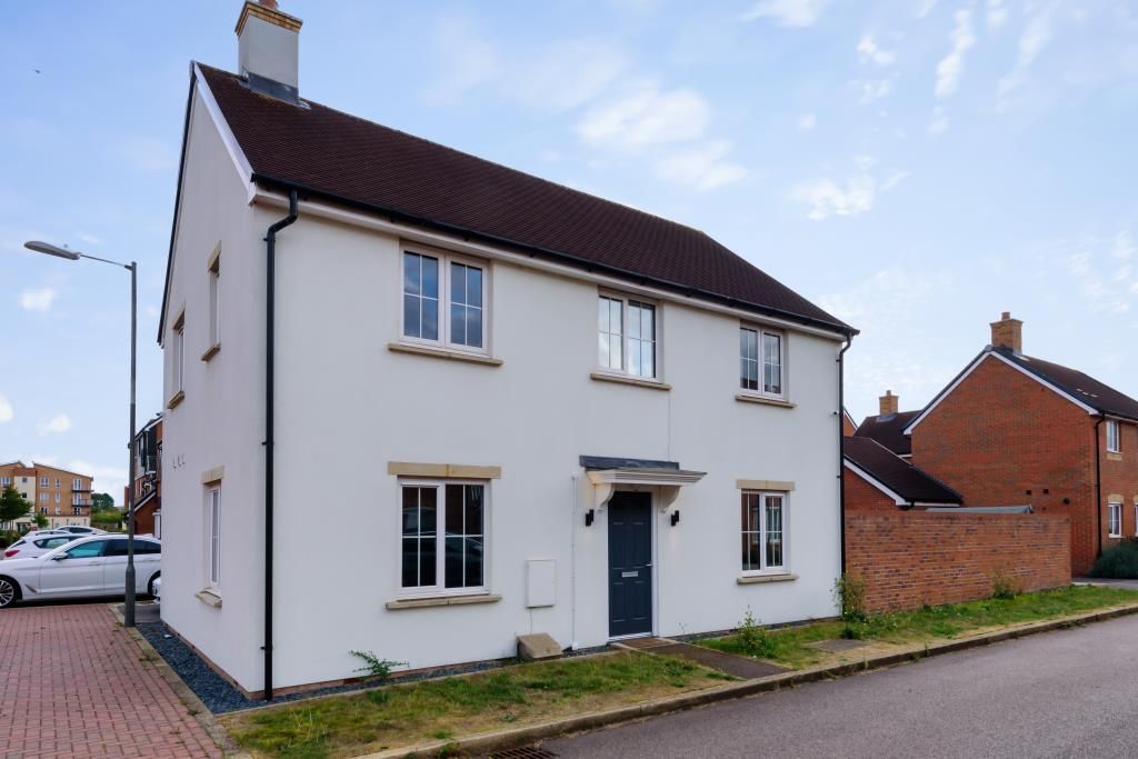 4 bed detached house for sale in Berryfields, Aylesbury HP18 Zoopla