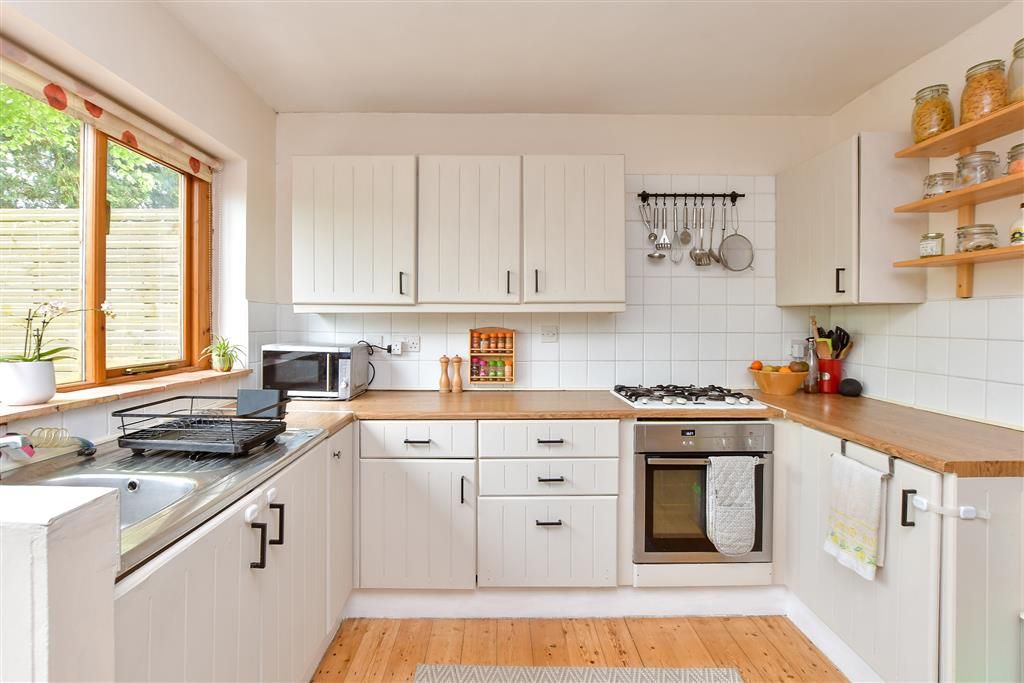 3 bed semidetached house for sale in Commonwealth Road, Caterham