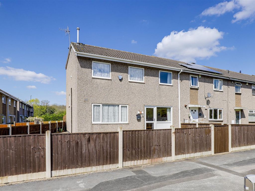 4 bed end terrace house for sale in Acle Gardens, Bulwell