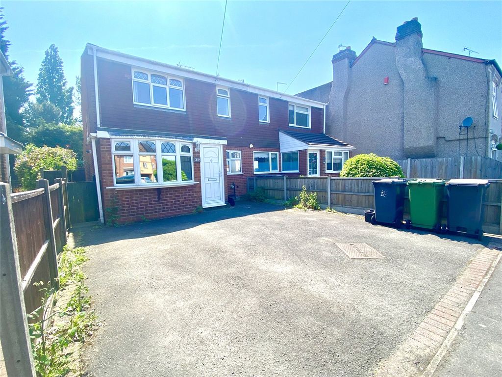 4 bed semidetached house to rent in Garrett Street, Nuneaton