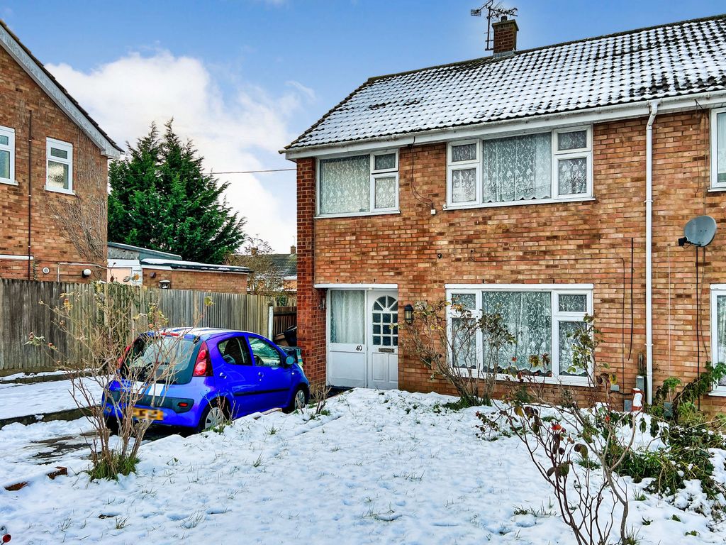3 bed semi-detached house for sale in Gelding Close, Luton LU4 - Zoopla