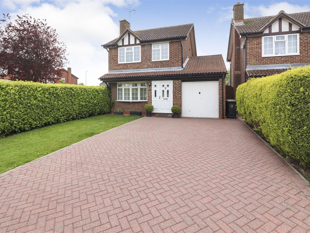 3 bed detached house for sale in Richmond Close, Rushden NN10, £310,000