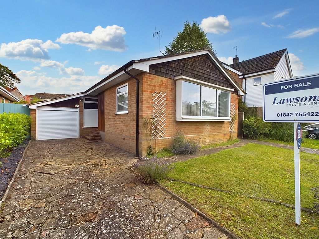 3 bed detached bungalow for sale in Abbeygate, Thetford, Norfolk IP24