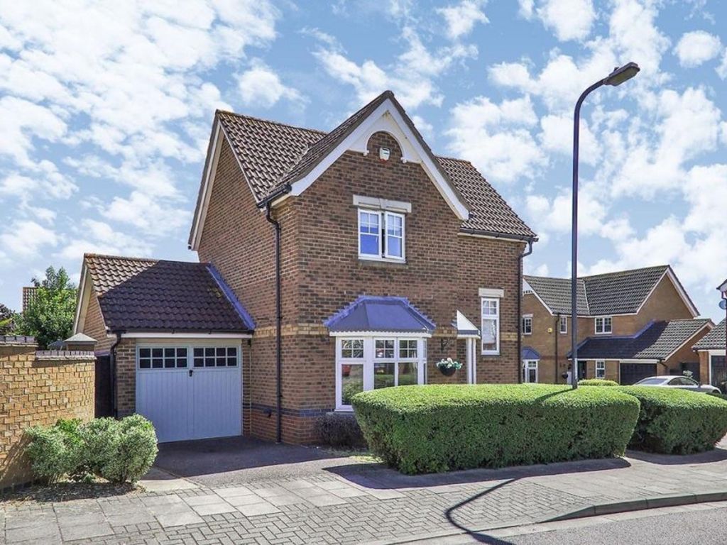 4 bed detached house to rent in Greenhaven Drive, London SE28 Zoopla