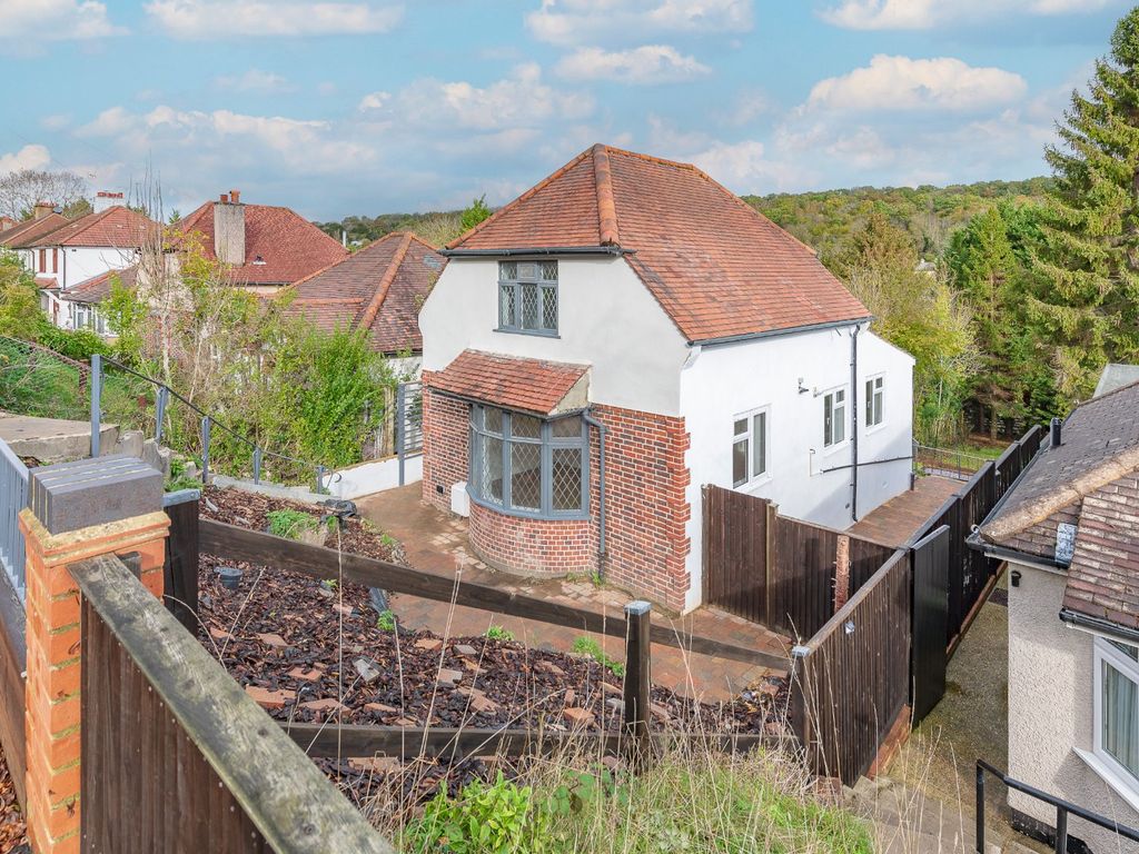 3 bed detached house for sale in Valley Road, Kenley CR8 Zoopla