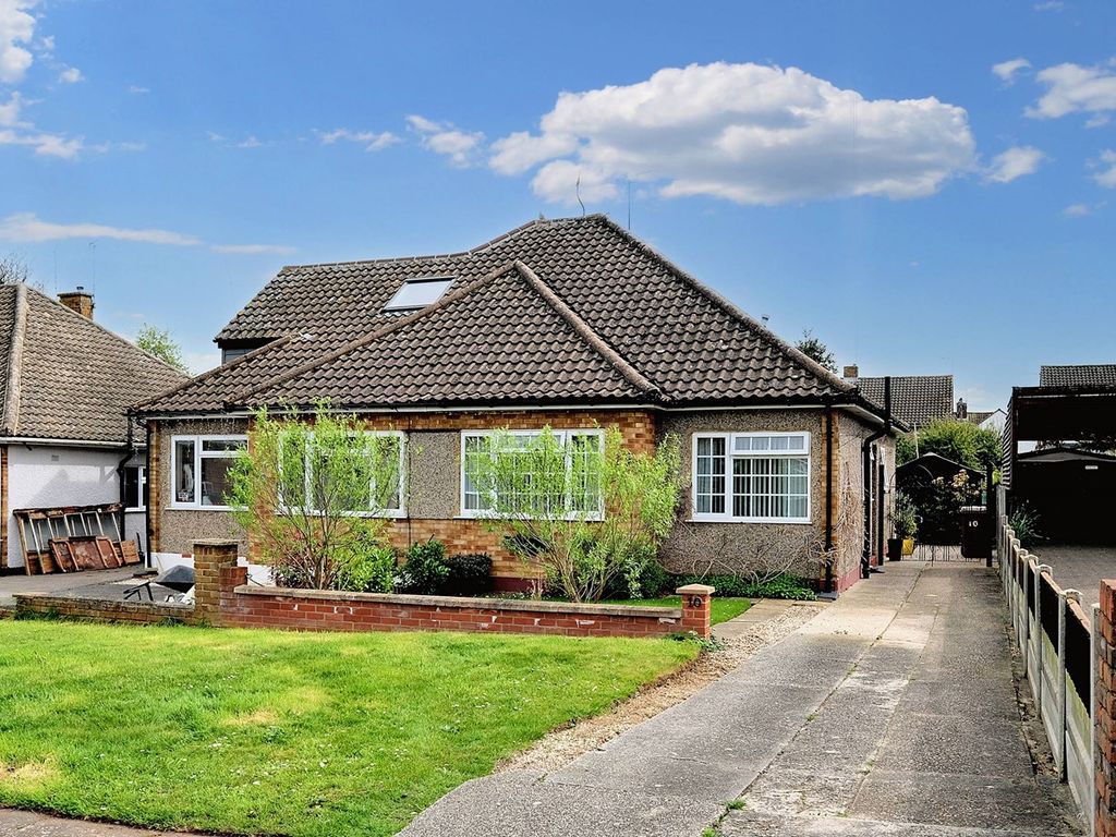 2 bed semidetached bungalow for sale in Tylers Close, Moulsham Lodge, Chelmsford CM2, £390,000
