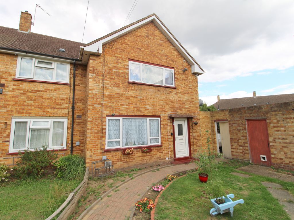 2 bed end terrace house for sale in Hadrian Close, Stanwell, Staines