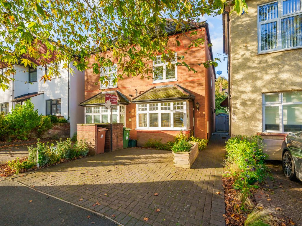 3 bed semidetached house for sale in Ruskin Road, Carshalton SM5, £