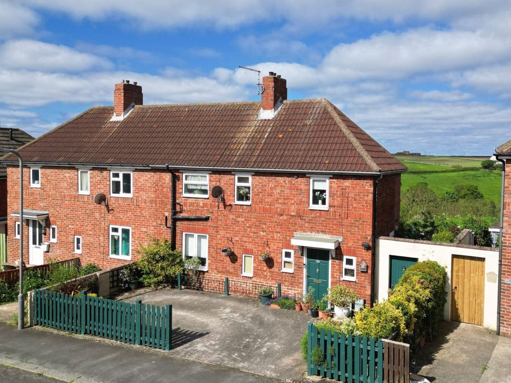 3 bed semidetached house for sale in Abbots Road, Whitby YO22, £