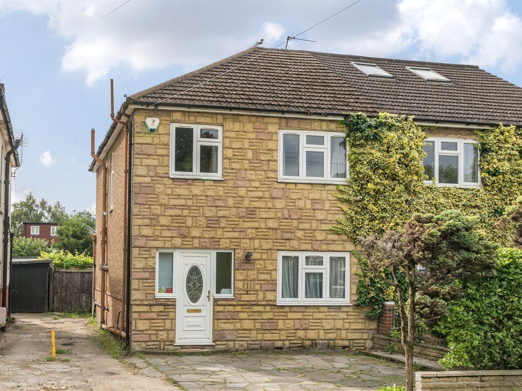 3 bed semidetached house for sale in Mays Lane, EN5, £635,000