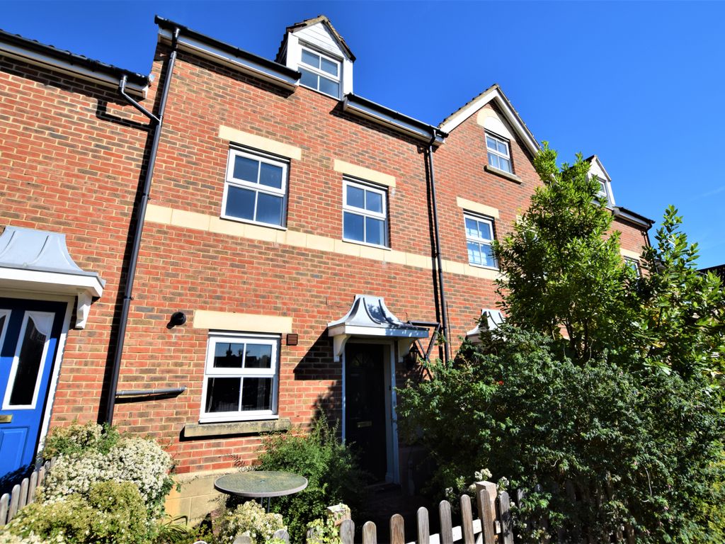 3 bed town house for sale in Pickford Way, Swindon SN25 Zoopla