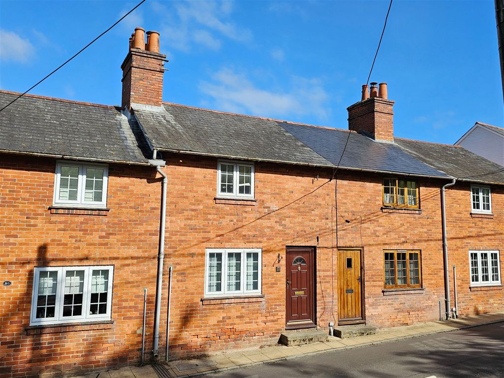 2 bed cottage for sale in Swan Street, Kingsclere, Newbury RG20, £