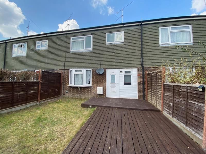 3 bed terraced house to rent in Hearsey Gardens, Blackwater, Camberley