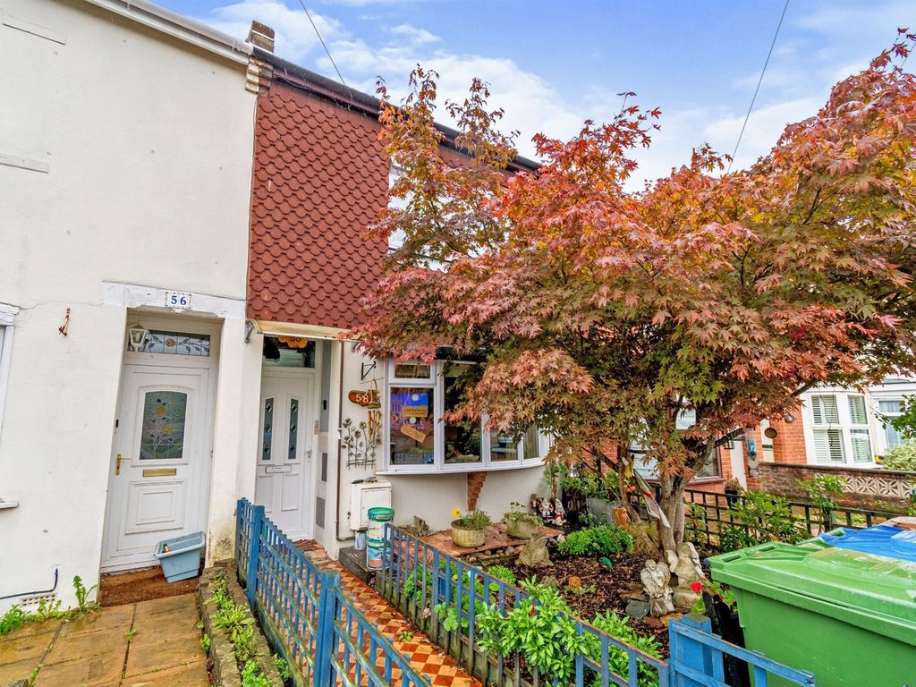 3 bed end terrace house for sale in Richmond Road, Southampton SO15