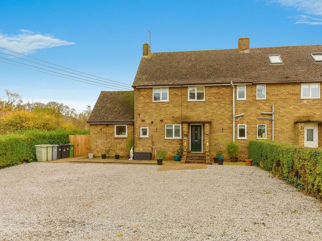 3 bed semidetached house for sale in Stamford Road, South Luffenham