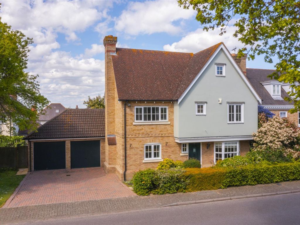 4 bed detached house for sale in Etheldore Avenue, Hockley SS5, £