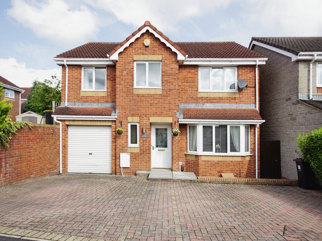 5 bed detached house for sale in Bampton Close, Emersons Green, Bristol