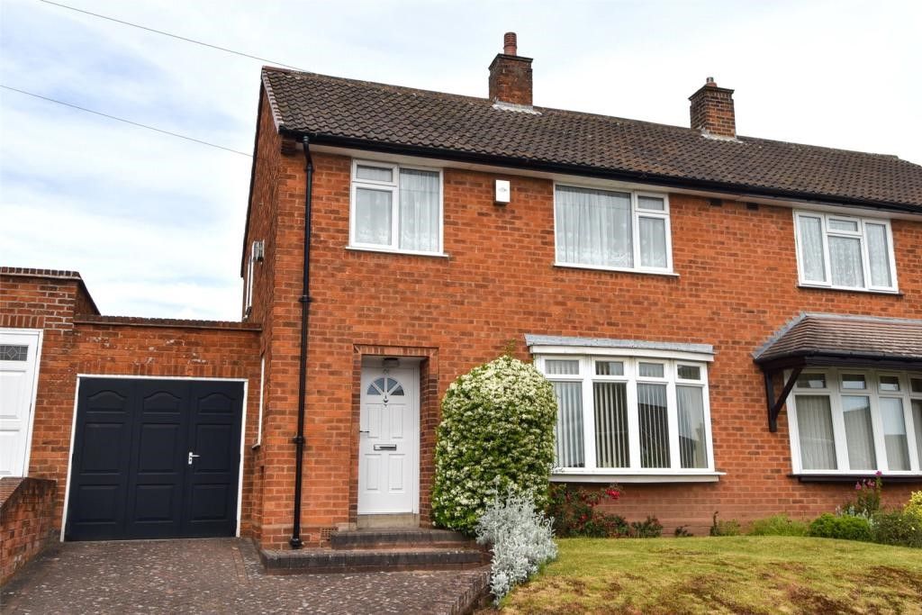 3 bed semidetached house to rent in Long Mynd Road, Northfield B31